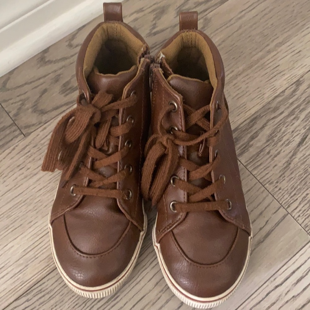 Used Cat & Jack boy shoes